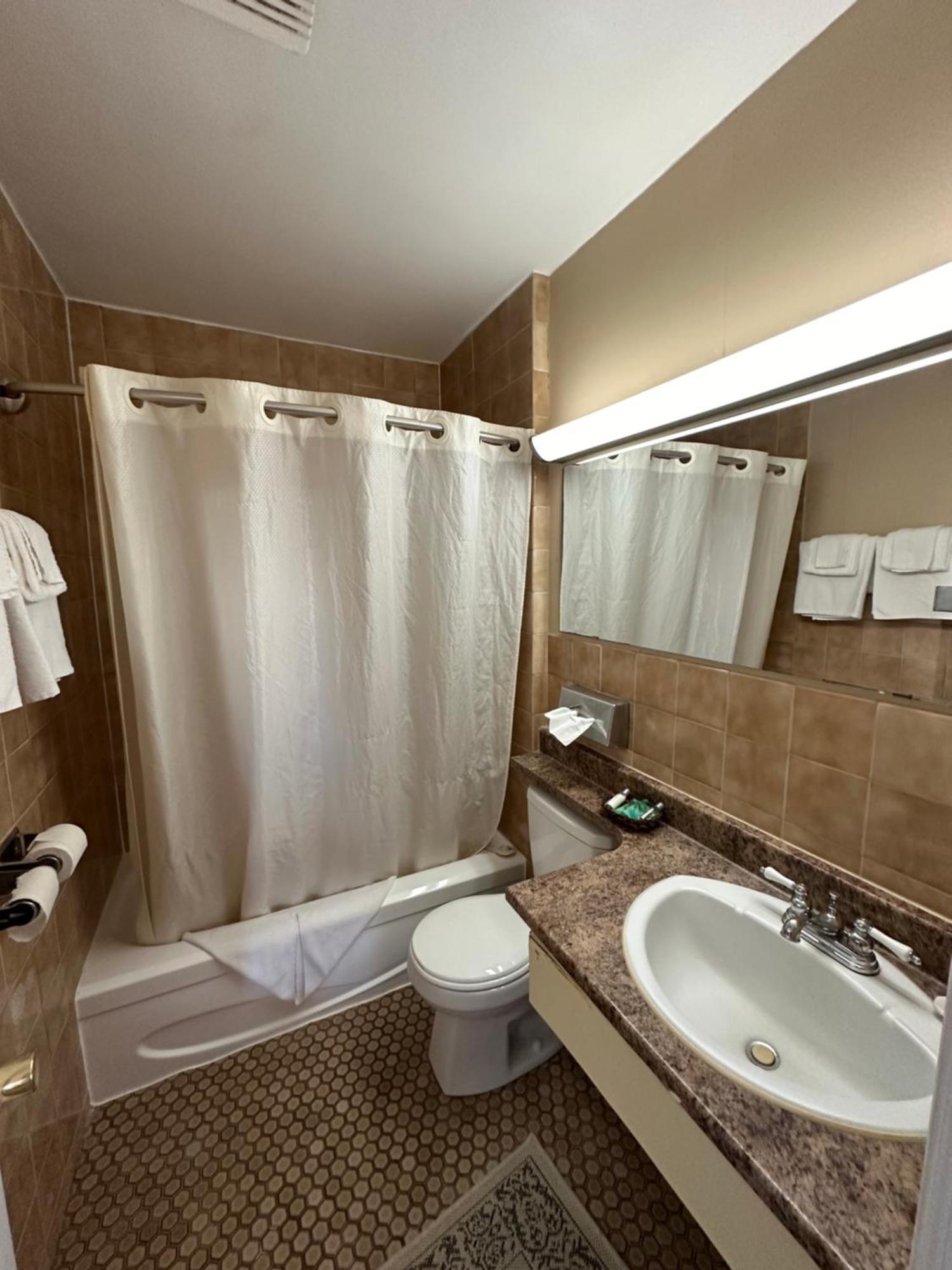 Hotel Classic Comfort Cornwall Bagian luar foto